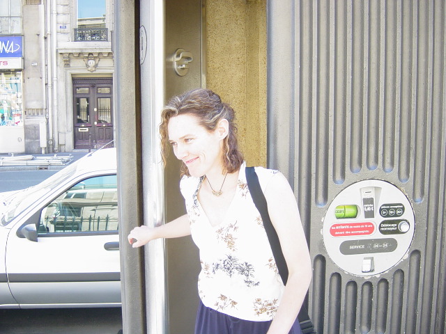 Pay Toilet, Paris