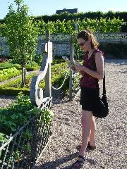 Nicole reading about gardens @ Chateux d'Villandry